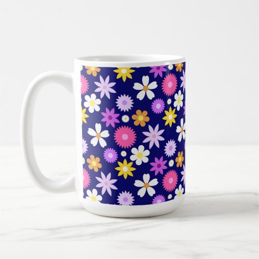 Retro 70er Style Blume Pattern auf Dunkelblau Kaffeetasse (Links)
