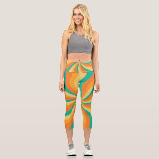 Retro 70er Sunburst farbenfroher Hintergrund Capri Leggings (Vorderseite)