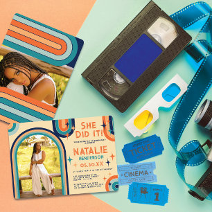 Retro 70's Bold Typografy Rainbow Arch Abschluss Einladung