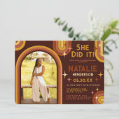 Retro 70's Bold Typografy Rainbow Arch Abschluss Einladung (Stehend Vorderseite)