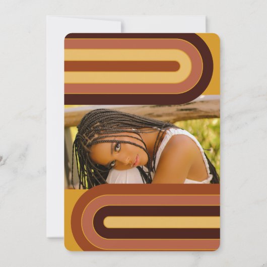 Retro 70's Bold Typografy Rainbow Arch Abschluss Einladung (Rückseite)