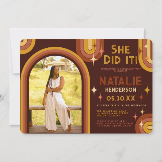 Retro 70's Bold Typografy Rainbow Arch Abschluss Einladung (Vorderseite)