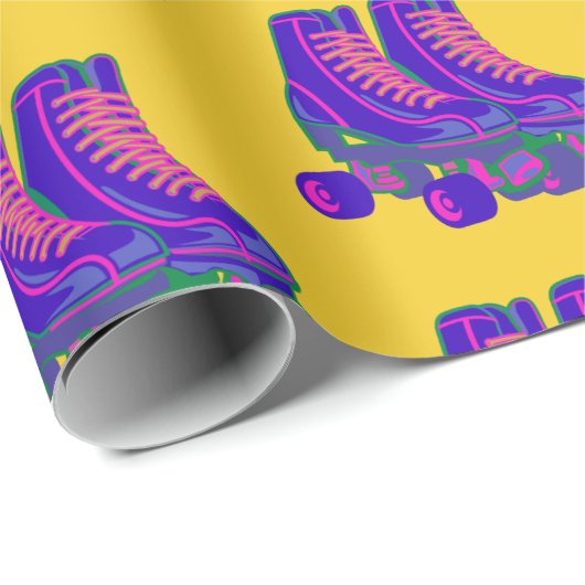 Retro 80er 90s Roller Skate Muster in Gelb Geschenkpapier (Rolleneckpunkt)