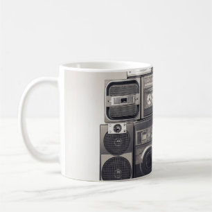 Retro 80er Kassettenrekorder Muster. Kaffeetasse