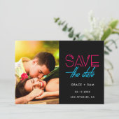 Retro 80er Neon Lichter Save the Date Foto Ankündigung (Stehend Vorderseite)