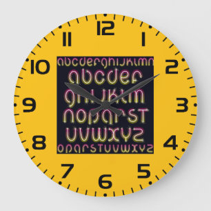 Retro-80er Rosa und Gelb leuchtendes Neon-Alphabet Große Wanduhr