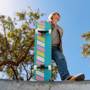 Retro 80er Streifen Skateboard