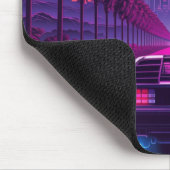 Retro 80er Synthwave Neon Auto Schreibtischmatte & Mousepad (Ecke)