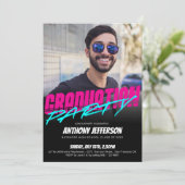 Retro 80er Typografie Neon Fun Abschluss Custom Einladung (Stehend Vorderseite)