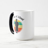 Retro Abschluss Graduate Cap & Gown Girl Verwandlungstasse (Vorderseite Links)