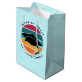 Retro Abschluss Graduate Cap Mortarboard Mittlere Geschenktüte (Rückseite Schrägansicht)