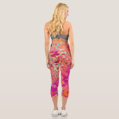 Retro Abstrakt Coral und Lila Marmorwirbel Capri Leggings (Rückseite)