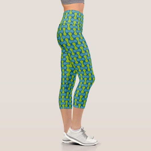 Retro Abstrakt geometrisches Muster in Blau und Gr Capri Leggings (Rechts)