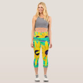 Retro Abstrakte gelbe Blumen auf Aqua Swirl Capri Leggings (Vorderseite)