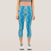 Retro Abstrakte Weiße Linien auf blauem Muster Capri Leggings (Vorderseite)