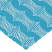 Retro Abstrakte Weiße Linien auf blauem Muster Tischdecke (Schrägansicht)