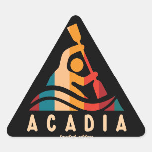 Retro Acadia Kayaking Dreieckiger Aufkleber