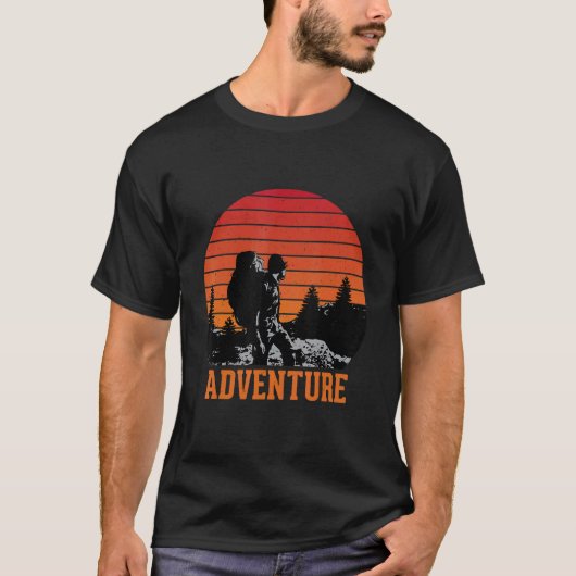 Retro Adventure Backpacker Enthusiast Mountain Exp T-Shirt (Vorderseite)