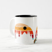 Retro Adventure Zweifarbige Tasse (Vorderseite Links)