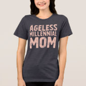 Retro “Ageless Millennial Mom” Distressed T-Shirt Tri-Blend Shirt (Vorderseite)