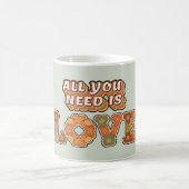 Retro "Alles was du brauchst ist Liebe" Kaffeetasse (Mittel)