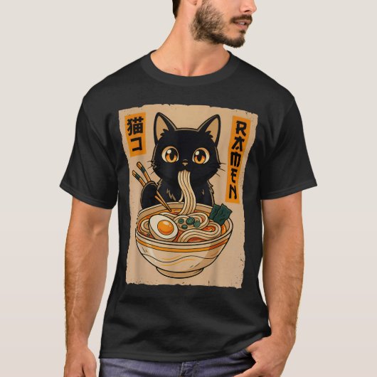 Retro Anime Kawaii Black Cat Eating Ramen Noodles T-Shirt (Vorderseite)