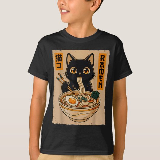 Retro Anime Kawaii Black Cat Eating Ramen Noodles  T-Shirt (Vorderseite)