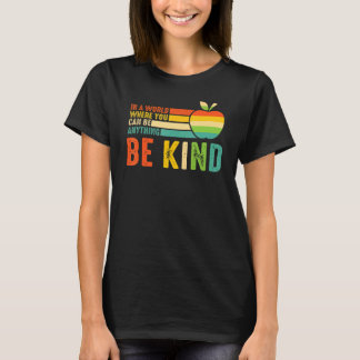 Retro Apple Lehrer in einer Welt kann man alles se T-Shirt