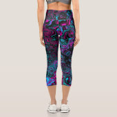 Retro Aqua Magenta und Abstrakter Schwarzer Swirl Capri Leggings (Rückseite)