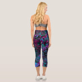 Retro Aqua Magenta und Abstrakter Schwarzer Swirl Capri Leggings (Rückseite)