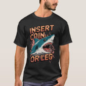 Retro Arcade Shark Attack Pixel Art T-Shirt (Vorderseite)