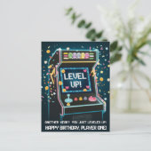 Retro Arcade-Themed Geburtstag - "Level Up!" Gamer Postkarte (Stehend Vorderseite)