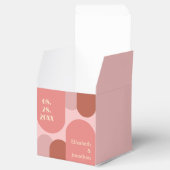 Retro Arches Coral Pink Wedding Geschenkschachtel (Geöffnet)