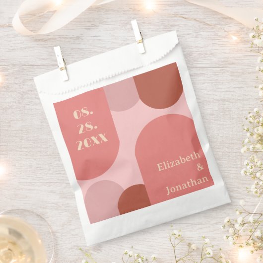 Retro Arches Coral Pink Wedding Geschenktütchen (Ausgeschnitten)