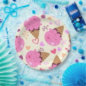 Retro-Ästhetik Erdbeer-Eiscreme und rosa Herzen Pappteller (Party)