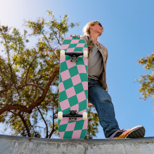 Retro-Ästhetik Lebendiges Rosa Grün Karomuster Skateboard (Außenbereich 1)