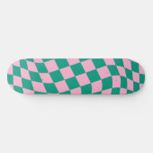 Retro-Ästhetik Lebendiges Rosa Grün Karomuster Skateboard (Horizontal)
