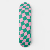 Retro-Ästhetik Lebendiges Rosa Grün Karomuster Skateboard (Vorderseite)