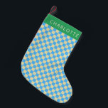 Retro-Ästhetische Checkerboard Blau Personalisiert Kleiner Weihnachtsstrumpf<br><div class="desc">Mit diesem ästhetischen Blau-Weiß-Schachbrettmuster personalisierter WeihnachtsStrumpf verleihen Sie Ihrem Urlaubsstil Vintagen Charme. Ideal, um dem Mantel eine nostalgische Touch hinzuzufügen, kann dieser Strumpf mit einem Namen für einen persönlichen, festlichen Flair versehen werden. Ideal für diejenigen, die Retro-Weihnachtsfeiern, Schachbrettbäder oder personalisierte Strümpfe suchen, ist dieses stilvolle Stück sicher, dass Ihre Feierlichkeiten...</div>