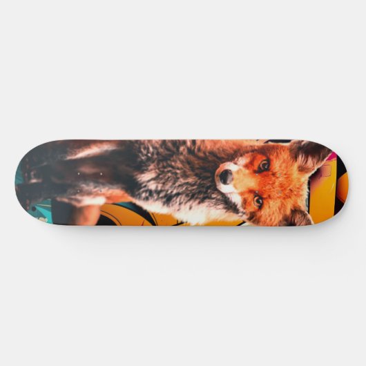 Retro Ästhetische Graffiti Lady FOX Skateboard (Horizontal)
