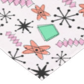 Retro Atomic MCM Rosa Orange Green Black Tischdecke (Schrägansicht)