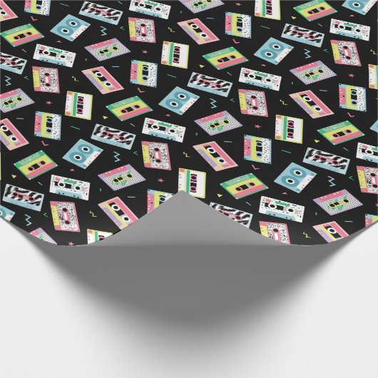 Retro-Audiobänder, 80er-Stil-Muster. Geschenkpapier (Ecke)