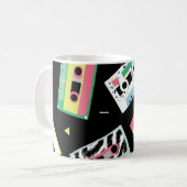 Retro-Audiobänder, 80er-Stil-Muster. Kaffeetasse (Vorderseite Links)