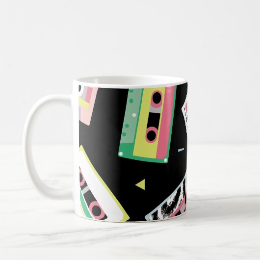 Retro-Audiobänder, 80er-Stil-Muster. Kaffeetasse (Links)