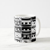 Retro-Audiobänder, altmodisches Muster. Kaffeetasse (VorderseiteRechts)