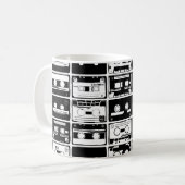 Retro-Audiobänder, altmodisches Muster. Kaffeetasse (Vorderseite Links)