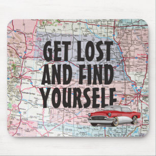 Retro-Auto auf Straßenkarte Mousepad