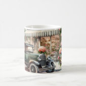 Retro-Auto & blühende Boutique-Szene Kaffeetasse (Mittel)