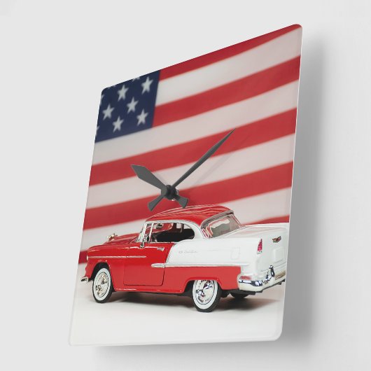 Retro-Auto mit amerikanischer Flagge Quadratische Wanduhr (Winkel)