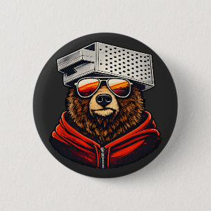 Retro-Bär mit Käsehobel-Hut und Sonnenbrille Button